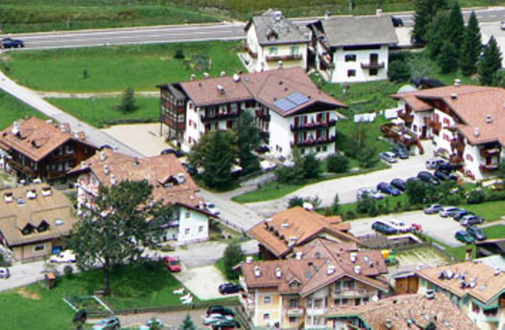 Garni Tyrolia Hotel Campitello di Fassa Exterior photo