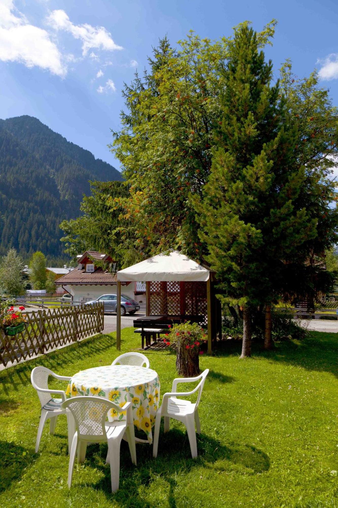 Garni Tyrolia Hotel Campitello di Fassa Exterior photo