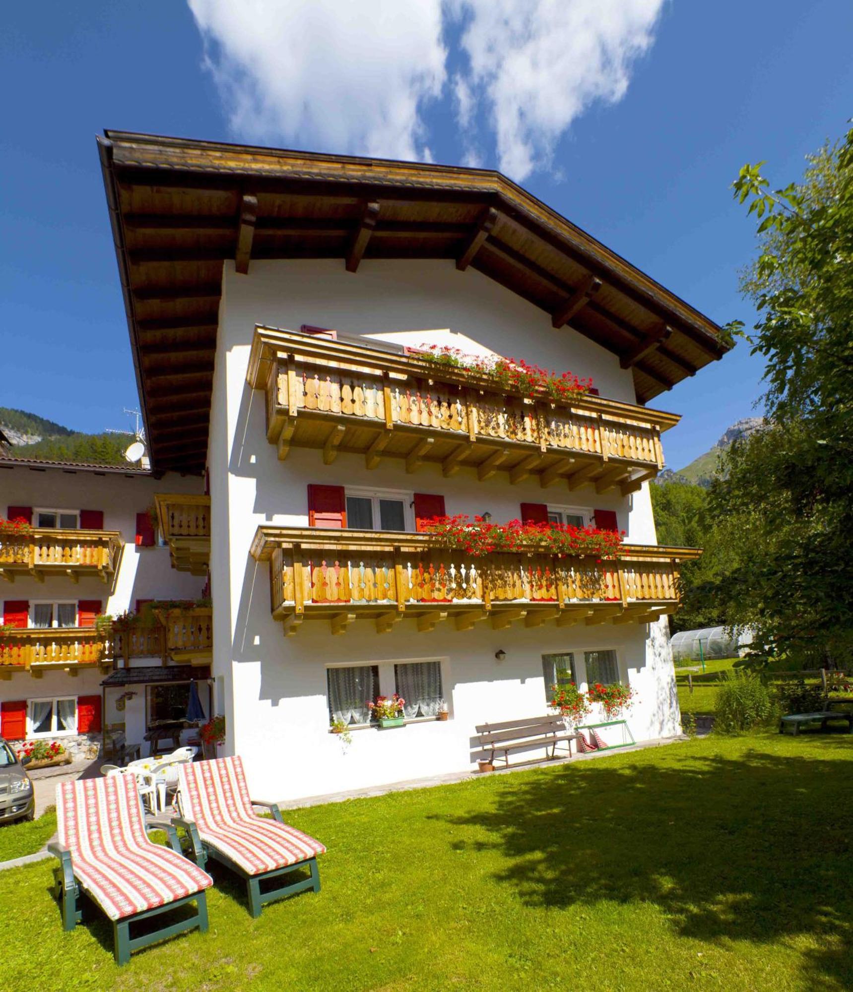 Garni Tyrolia Hotel Campitello di Fassa Exterior photo