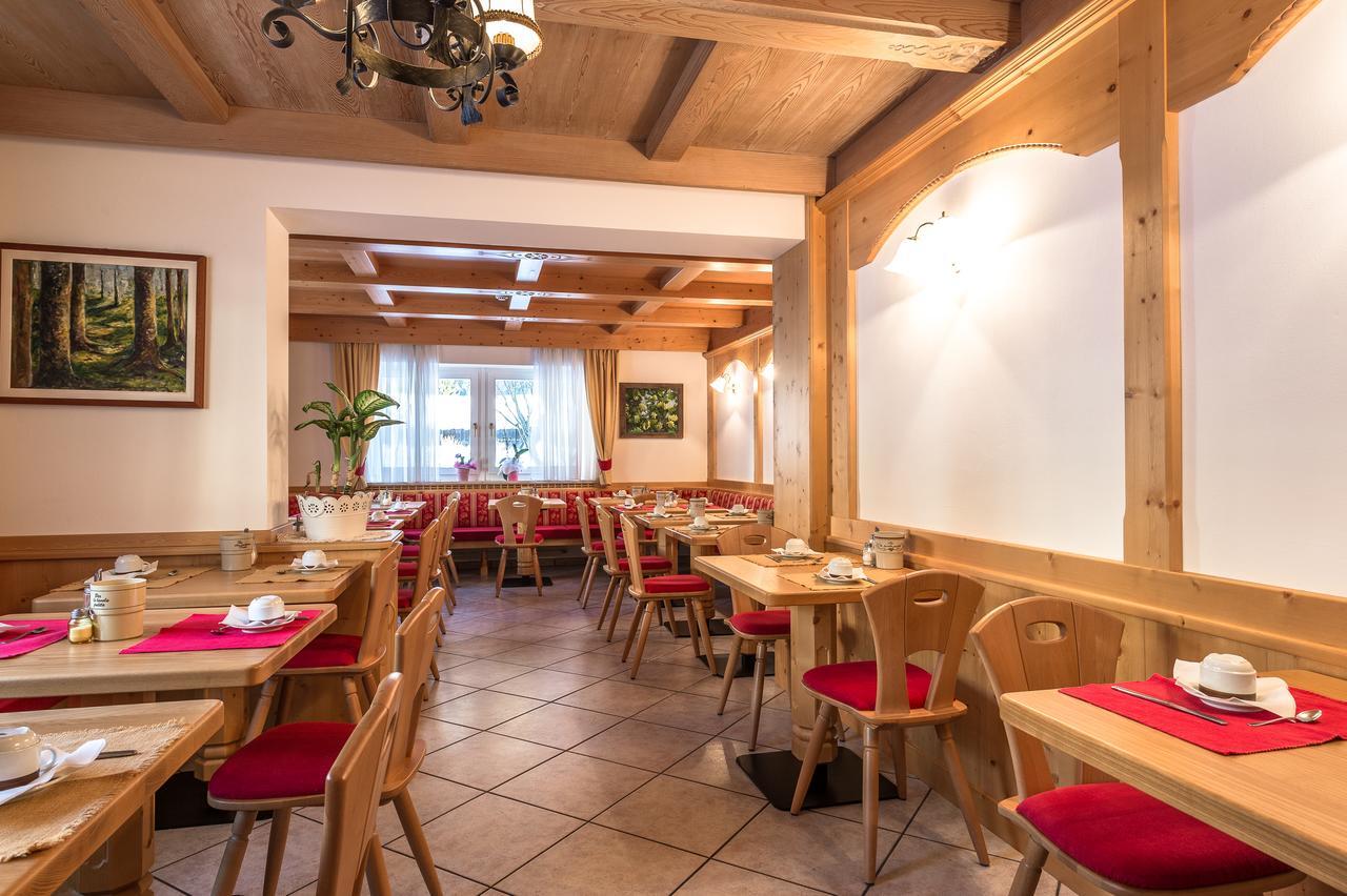 Garni Tyrolia Hotel Campitello di Fassa Exterior photo