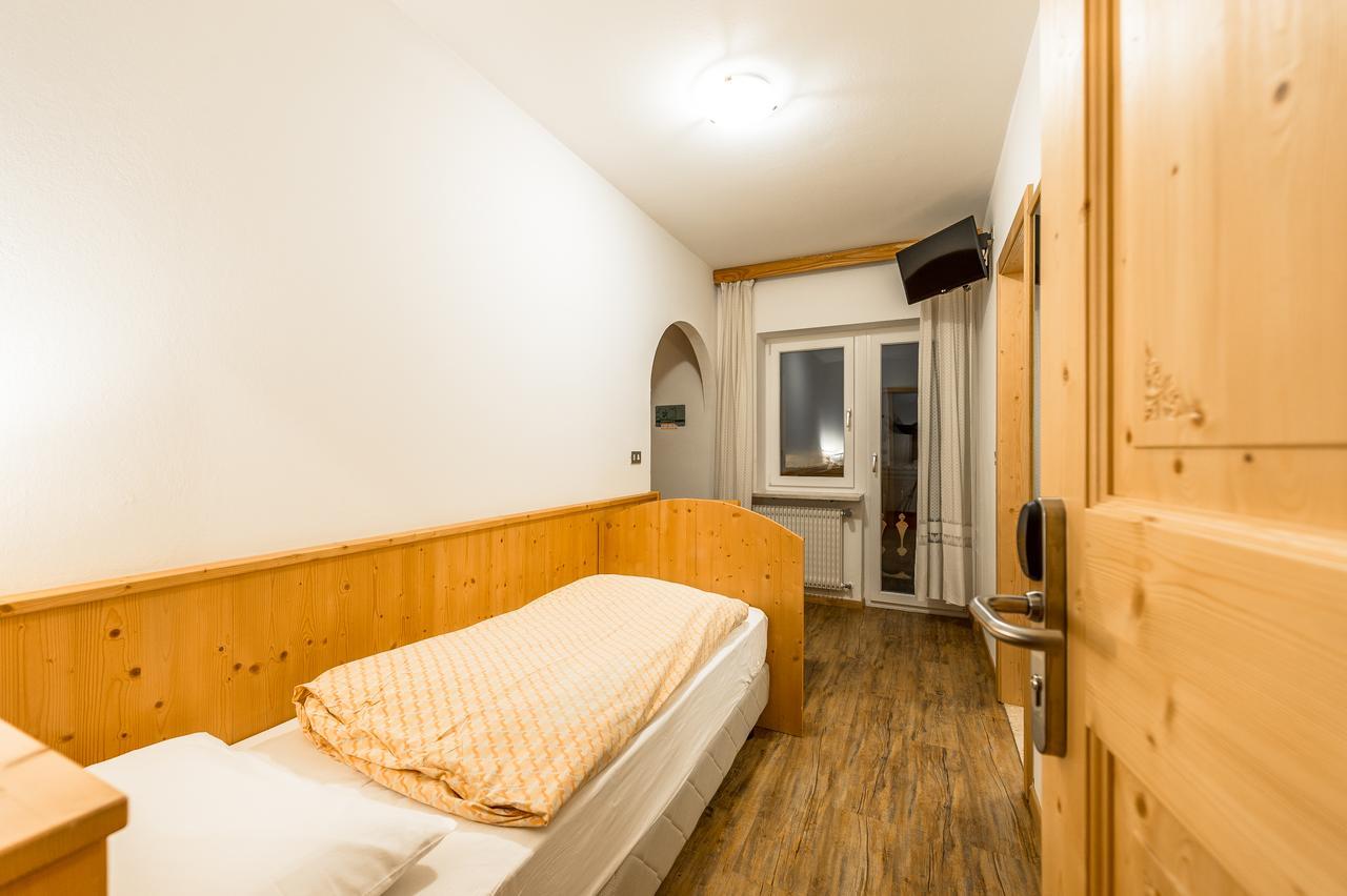 Garni Tyrolia Hotel Campitello di Fassa Exterior photo